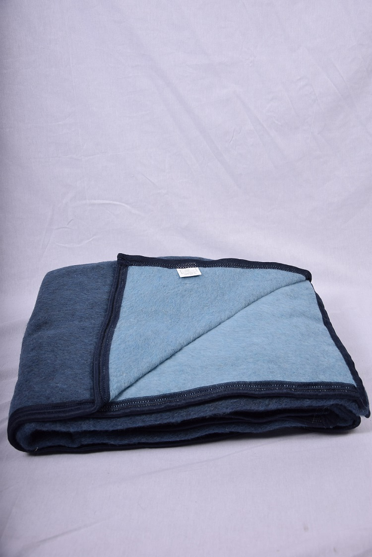 Deken 60% wol 180/220 cm. blauw