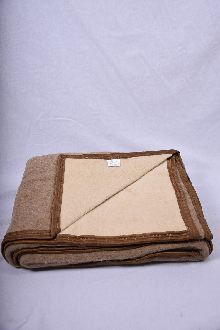 Deken 60% wol 210/240 cm. beige