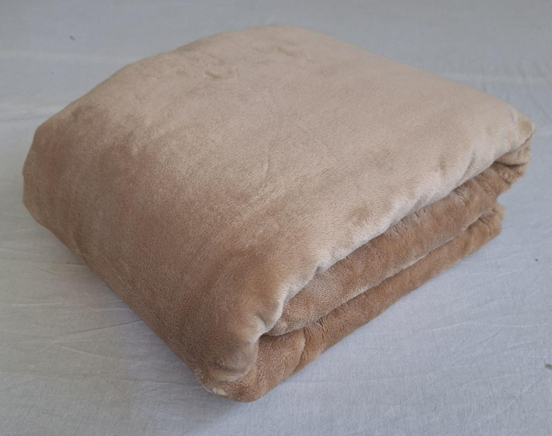 Polyester deken 180/220 cm. beige