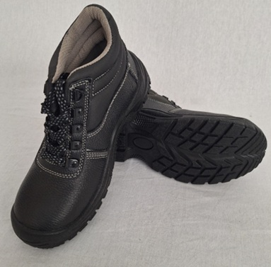 Werkschoen hoog model. S3. Maat 40